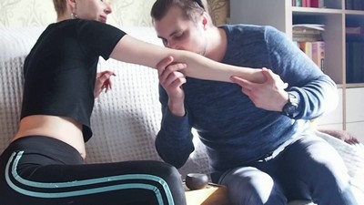 Русская девушка из провинции понравилась пухляшу за небольшой подарок.