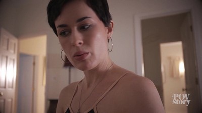 Мачеха так надоедает своей заботой, что пришлось заняться с ней сексом.