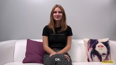 Чешка на кастинге с агентом занимается сексом раком перед камерой.