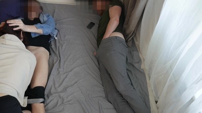 Охранники-вахтовики из Тулы приехали на смену в карантинную Москву и устали от безделья.